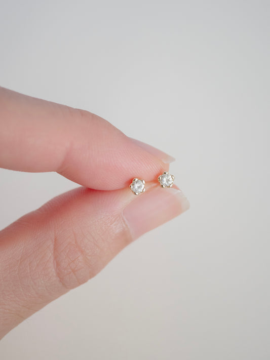 Bloomy Solitaire Earrings │ 10K金 小花耳環