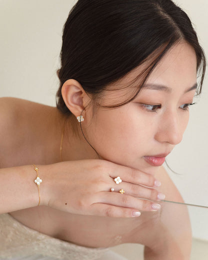 Clova Earrings │ 四葉花母貝耳環