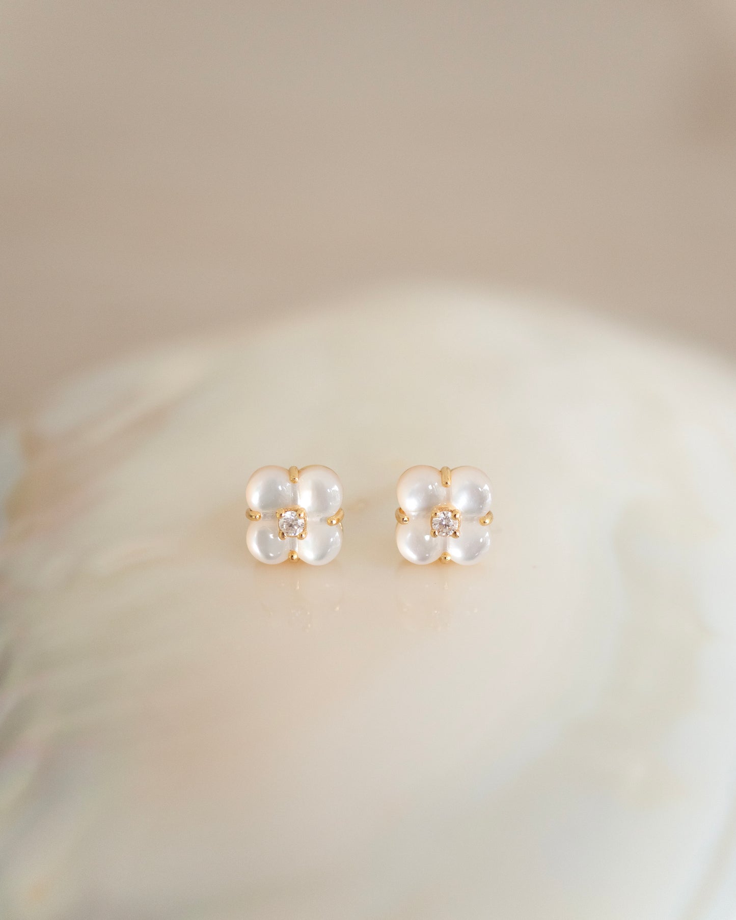 Clova Earrings │ 四葉花母貝耳環