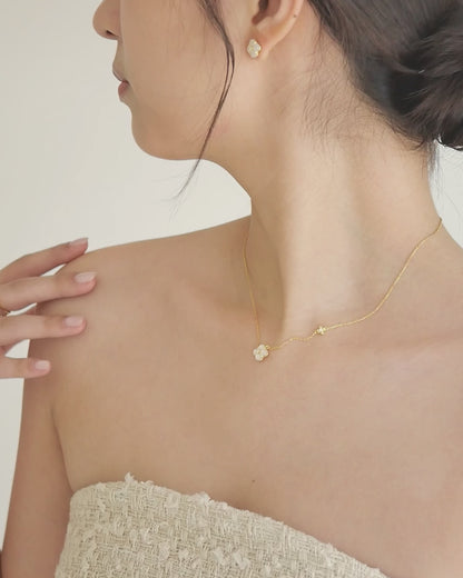 Clova Necklace │  四葉花母貝項鍊